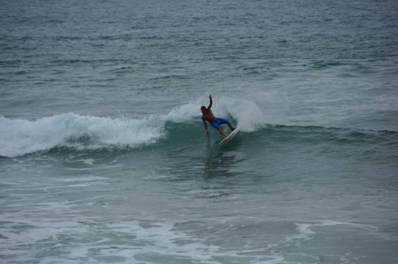 Surfista em Montañita, no Equador
